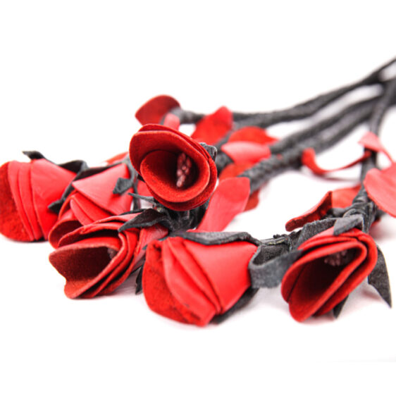 Flogger med røde roser